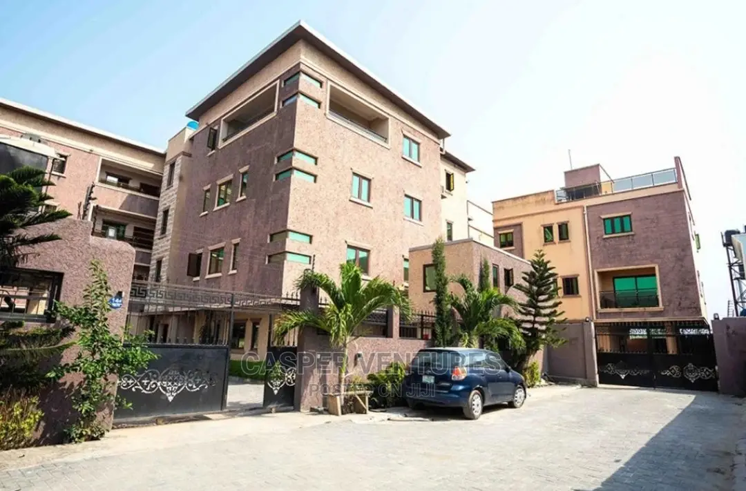 Enchanting 3-Bedroom Apartment With a Pool and Gym in Ilasan