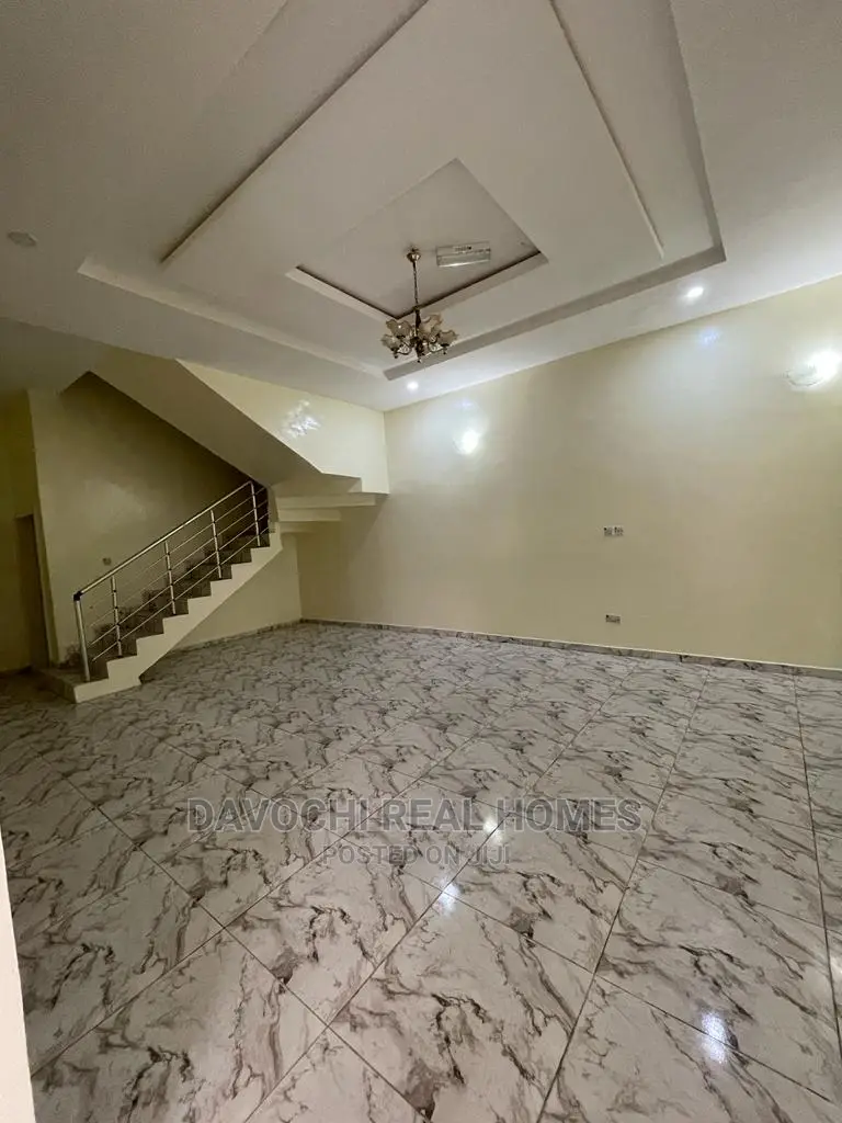 4bdrm Duplex in Ologolo Estate, Lekki for rent in Lekki