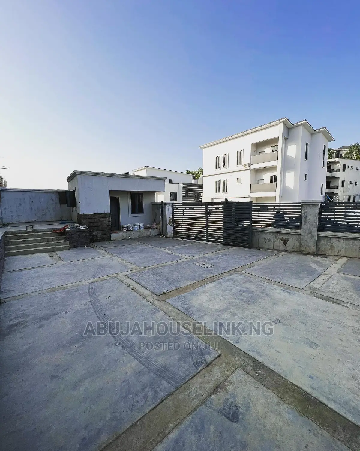 5bdrm Duplex in Guzape for sale in Guzape District