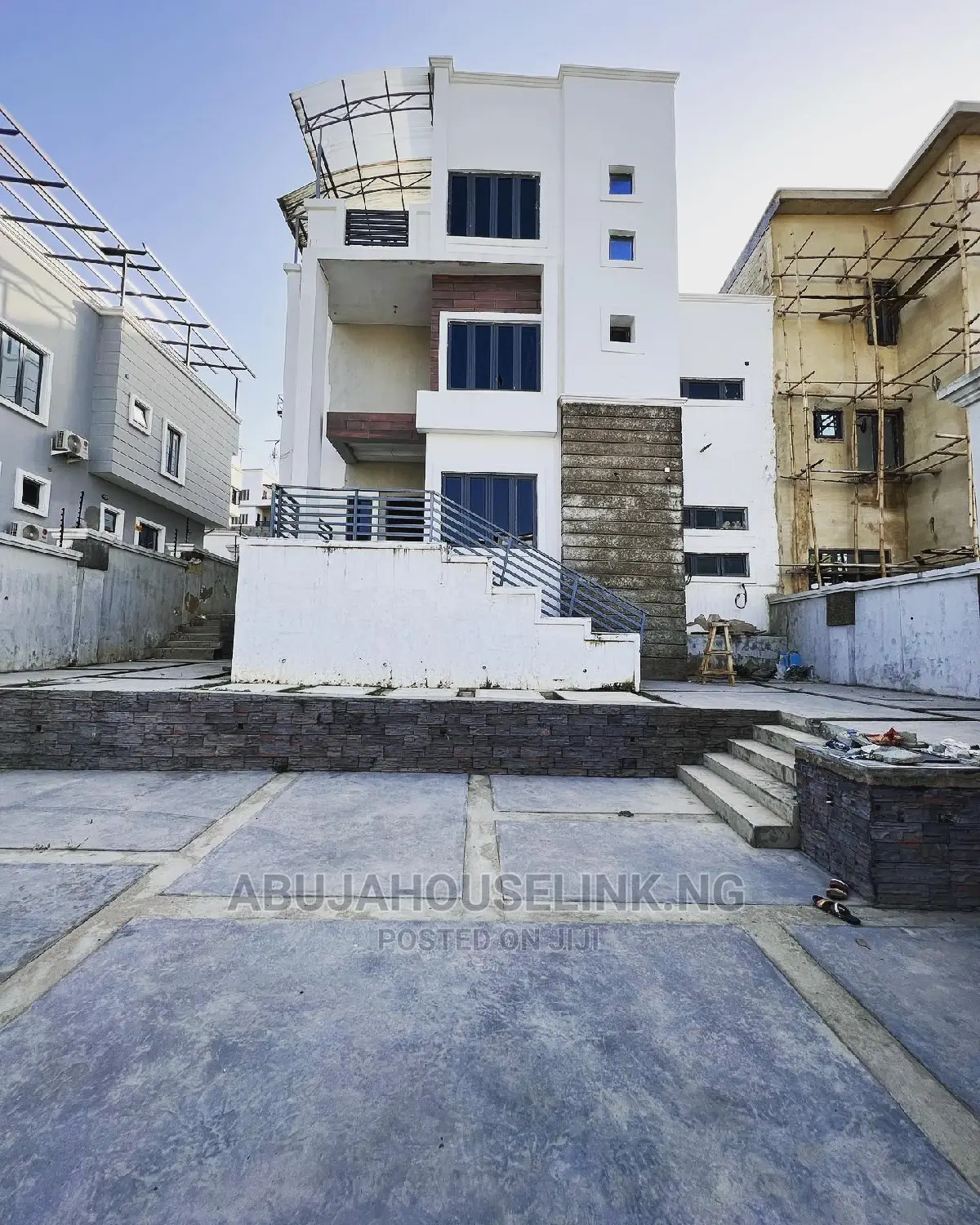 5bdrm Duplex in Guzape for sale in Guzape District