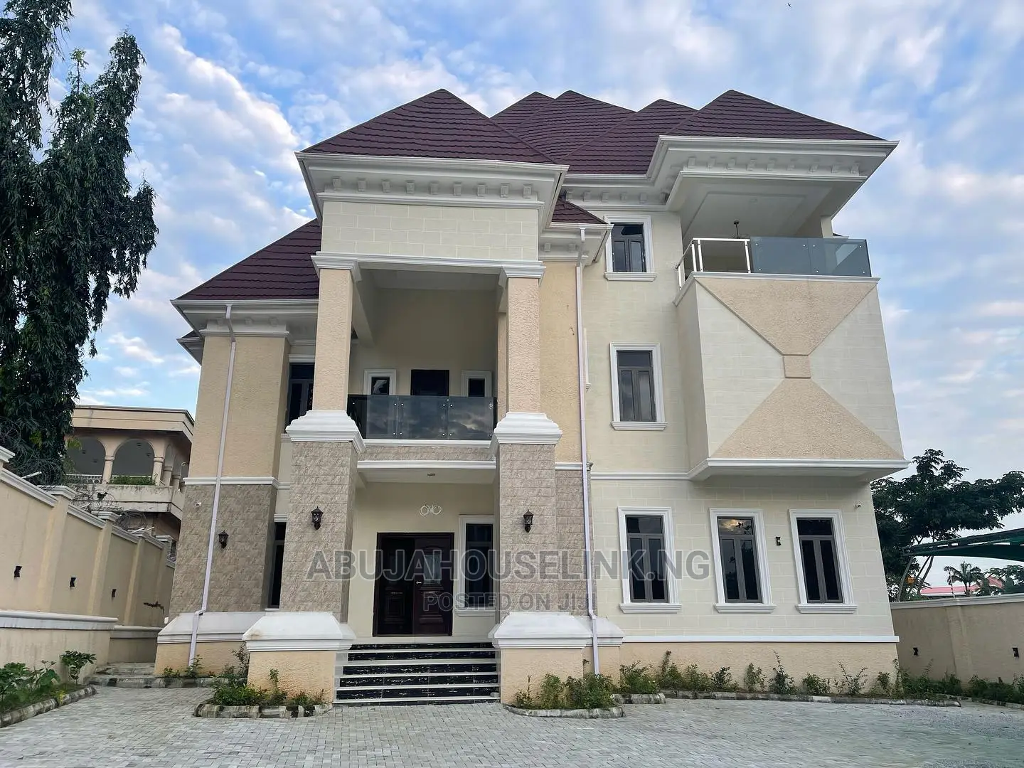 8bdrm Duplex in Maitama Abuja for sale in Maitama