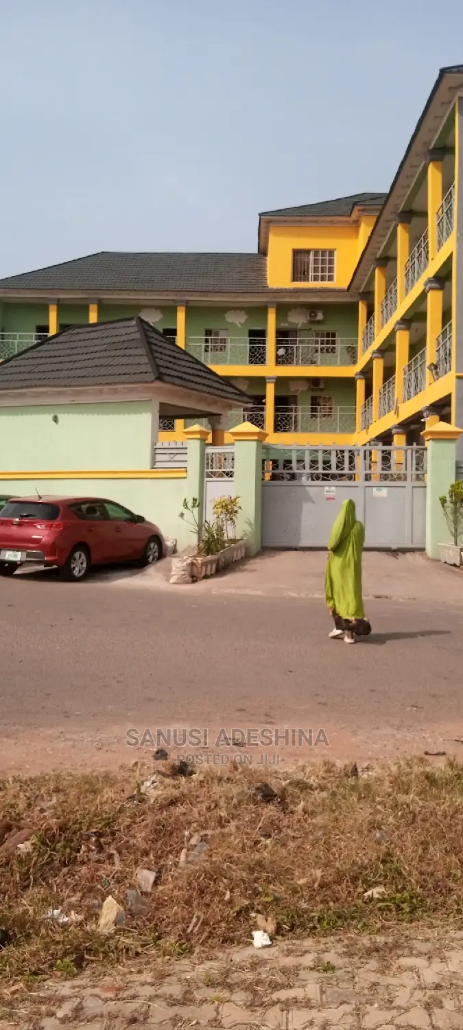 10bdrm House in Gwarimpa Estate Fct, Gwarinpa for Sale in Gwarinpa