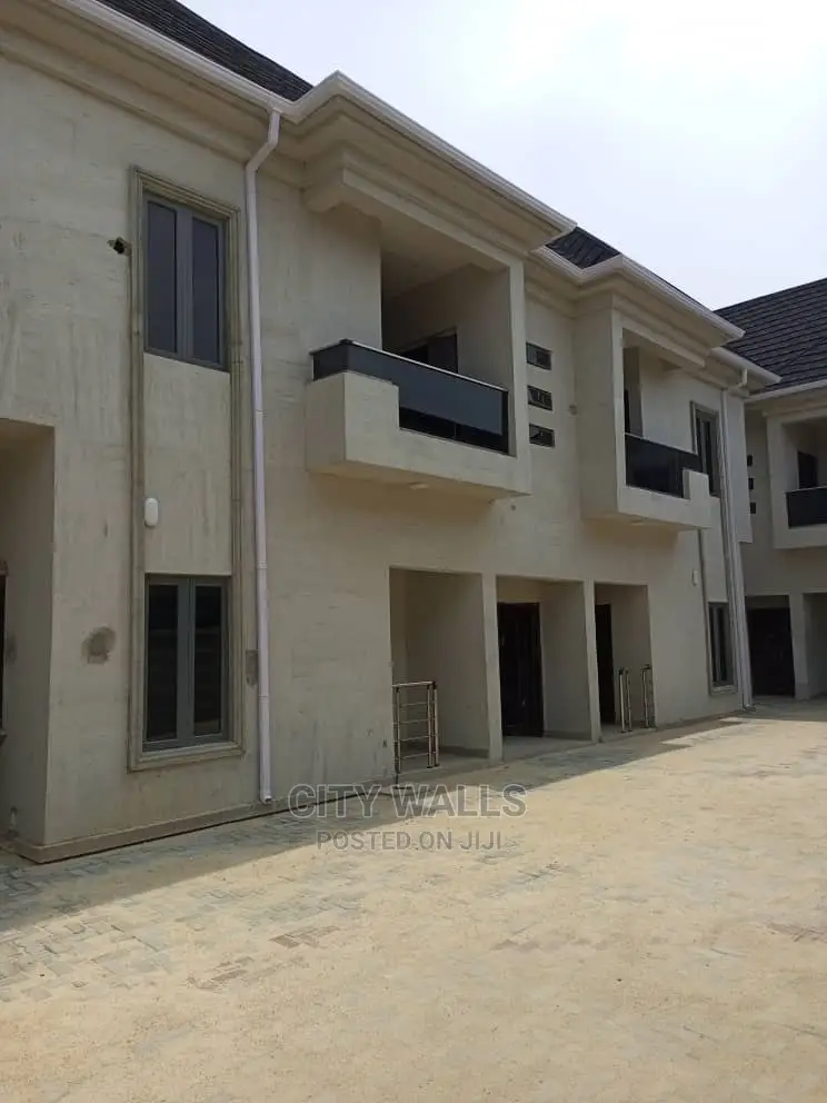 Mini Flat in Chevron for Sale in Chevron