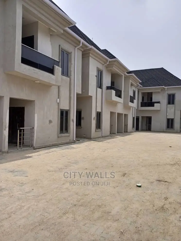 Mini Flat in Chevron for Sale in Chevron