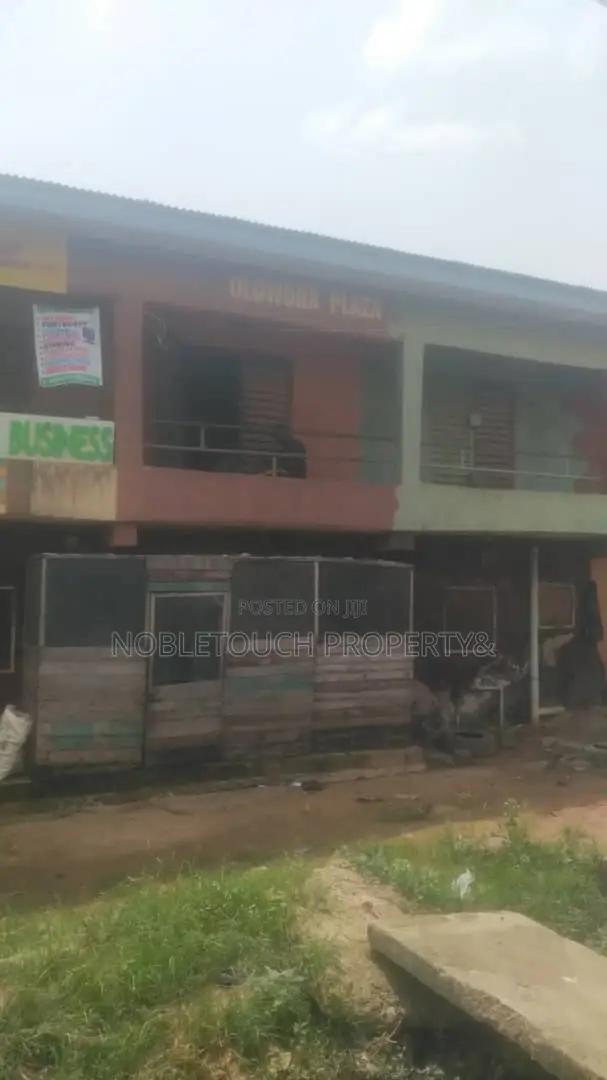 3bdrm Block of Flats in Off Ijegun Jakande for Sale in Ijegun