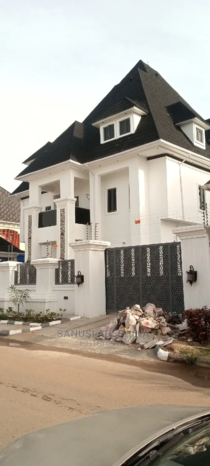 5bdrm Maisonette in Efab Metropolitan, Gwarinpa for sale in Gwarinpa