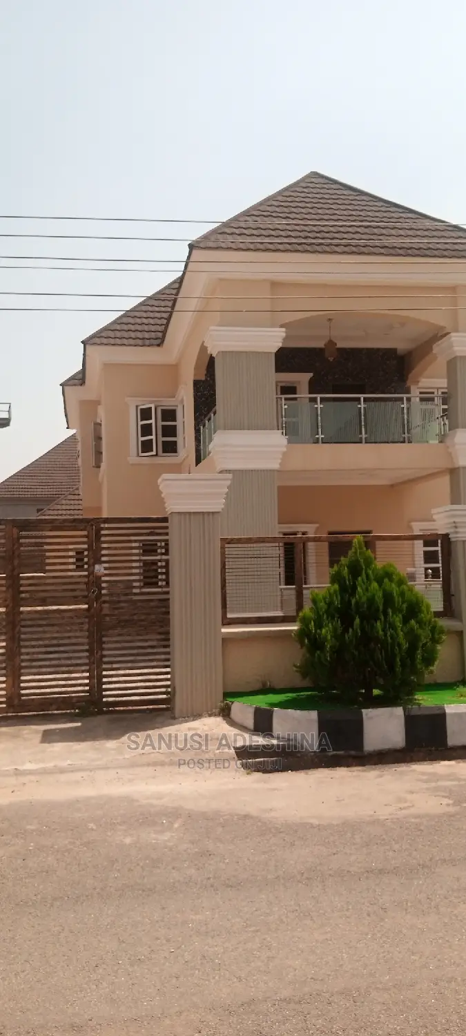 5bdrm Duplex in Mabglobal Estate Fct, Gwarinpa for sale in Gwarinpa