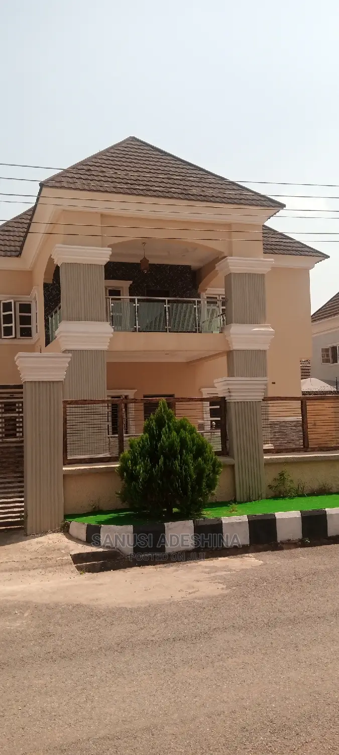 5bdrm Duplex in Mabglobal Estate Fct, Gwarinpa for sale in Gwarinpa