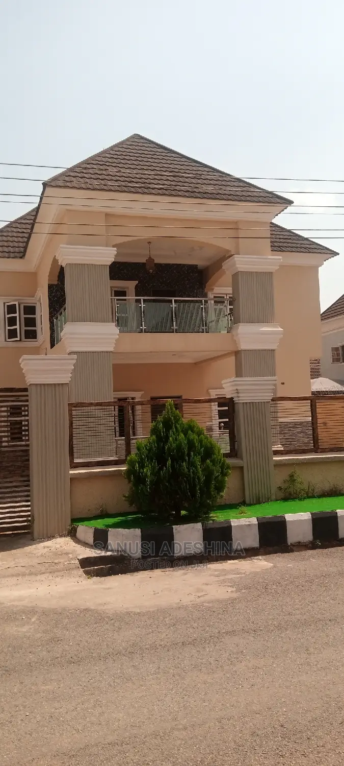 5bdrm Duplex in Mabglobal Estate Fct, Gwarinpa for sale in Gwarinpa