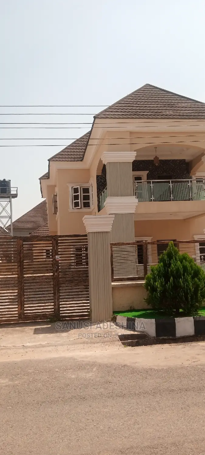 5bdrm Duplex in Mabglobal Estate Fct, Gwarinpa for sale in Gwarinpa