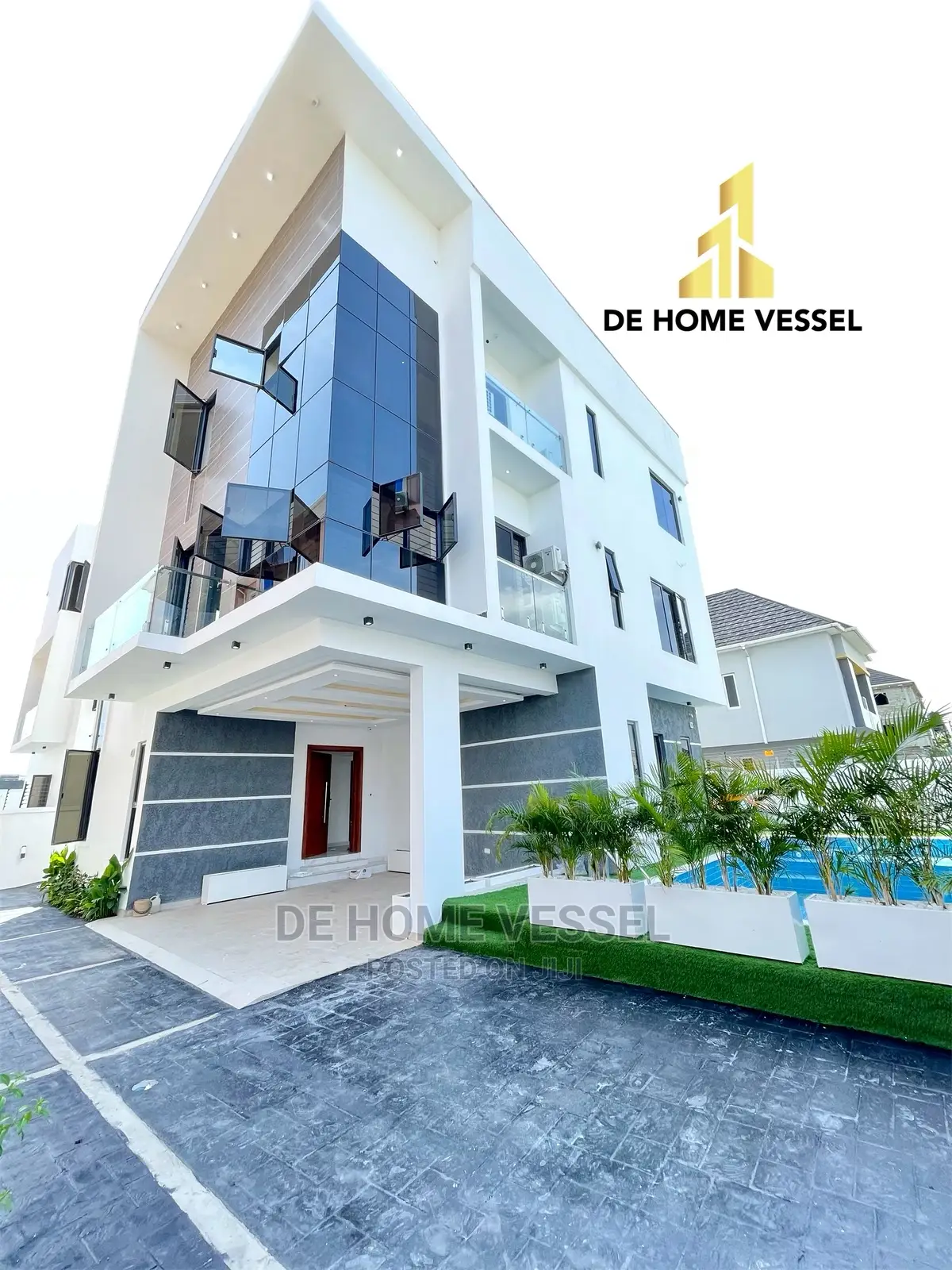 5bdrm Duplex in Lekki Phase 1 for Sale in Lekki Phase 1