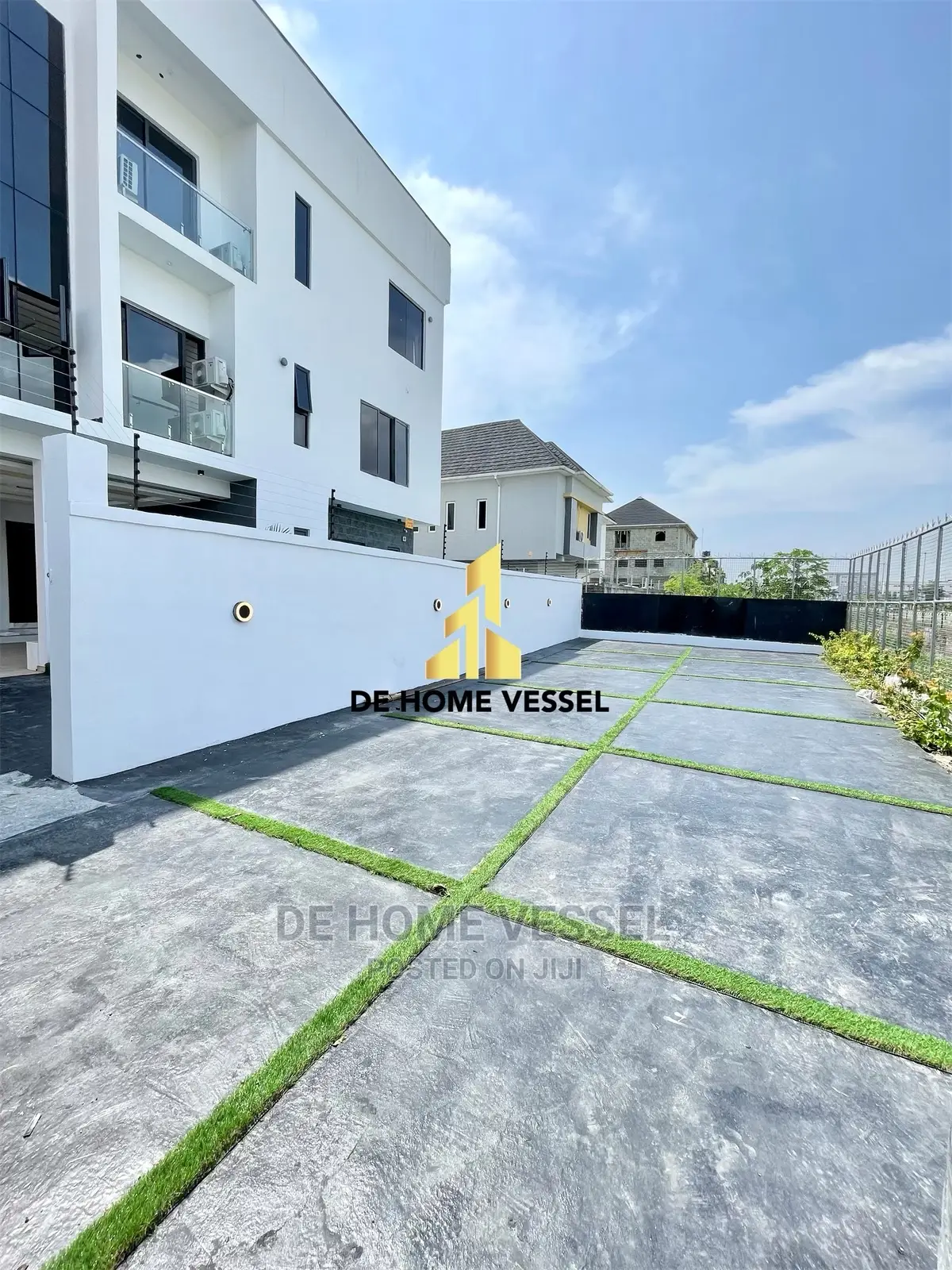 5bdrm Duplex in Lekki Phase 1 for Sale in Lekki Phase 1