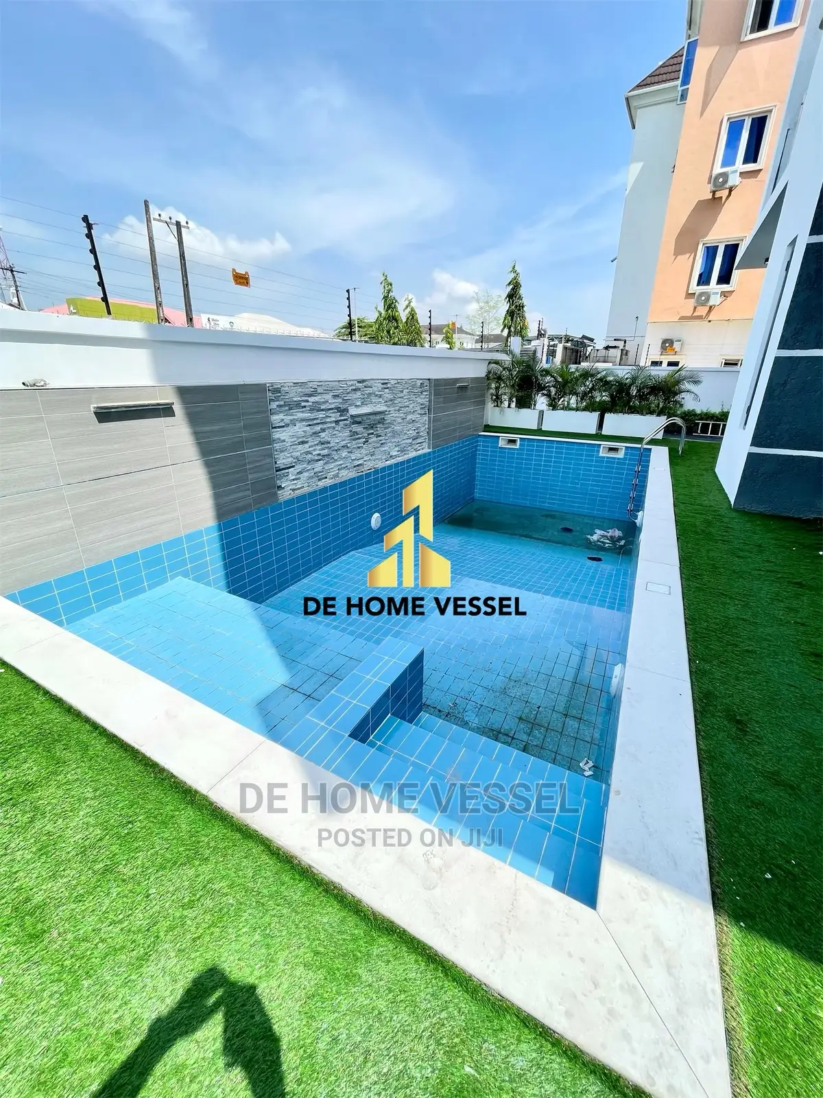 5bdrm Duplex in Lekki Phase 1 for Sale in Lekki Phase 1