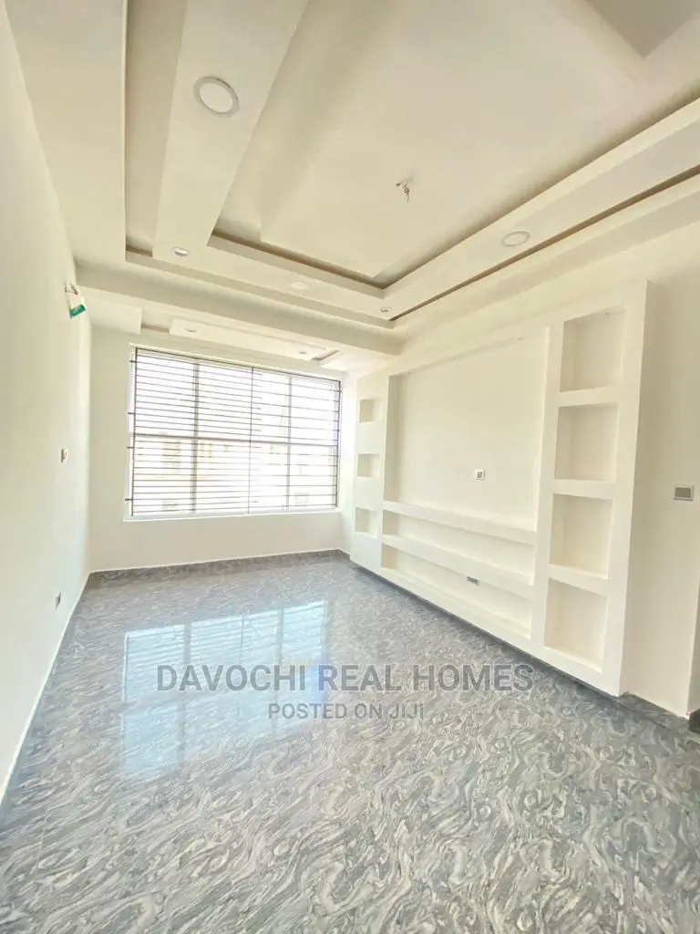 2bdrm Block of Flats in Ikate, Lekki for rent in Lekki