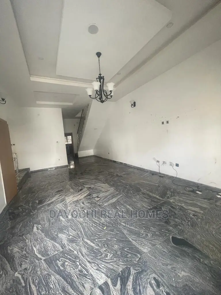 4bdrm Duplex in Ologolo Estate, Lekki for rent in Lekki