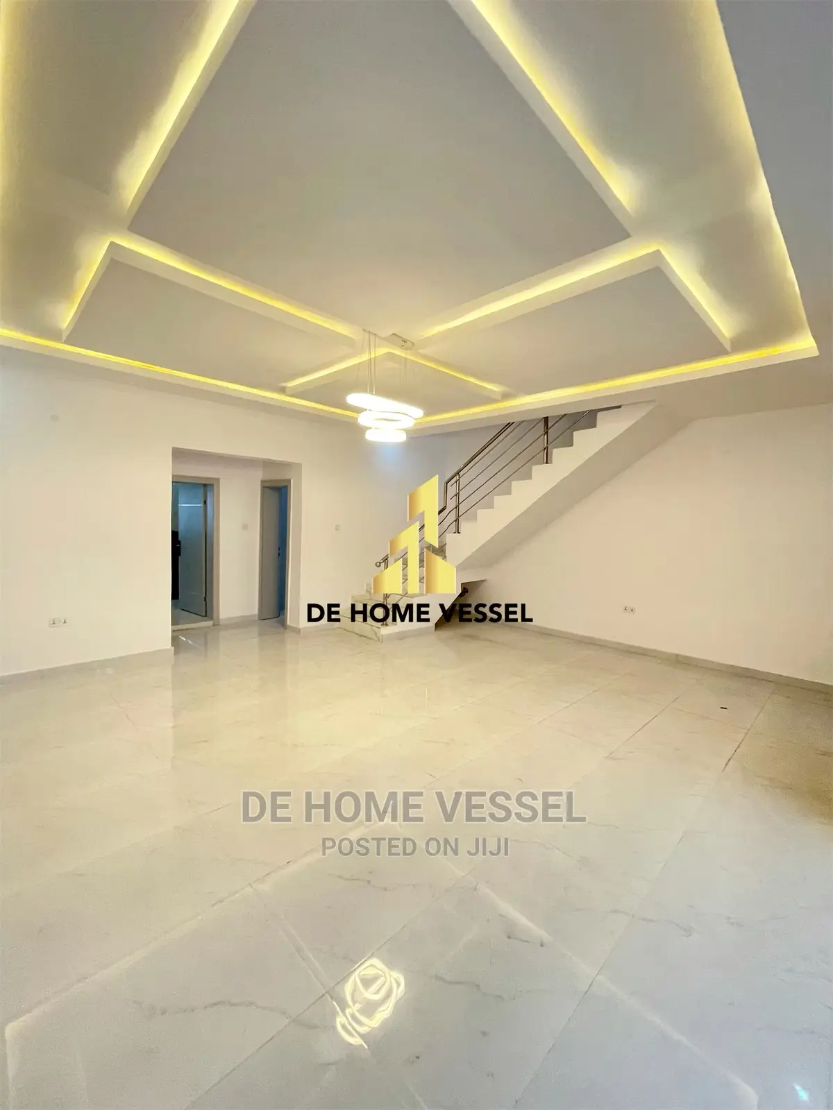 6bdrm Townhouse/Terrace in Chevron for Sale in Chevron