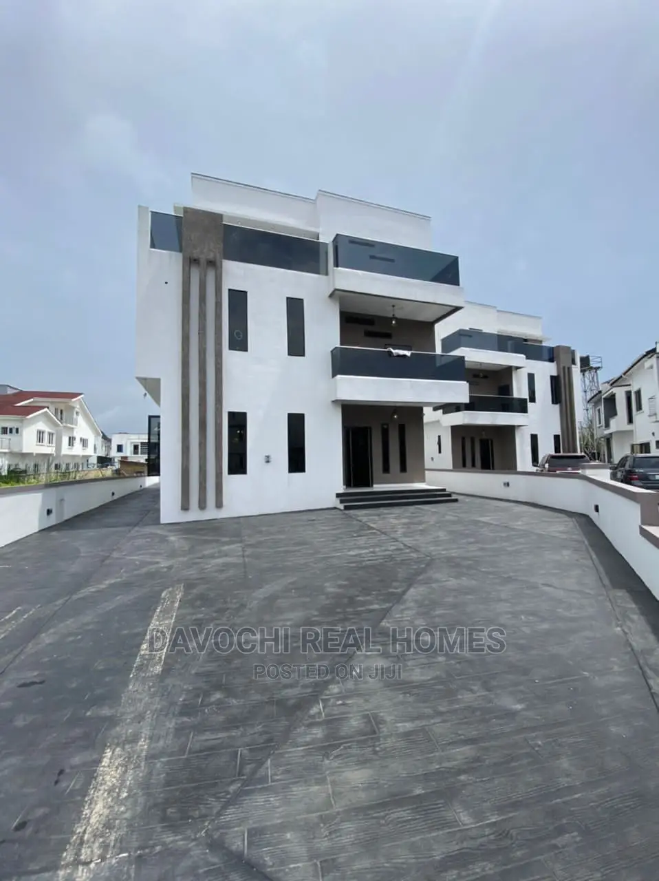 5bdrm Duplex in Lekki County for Sale in Lekki