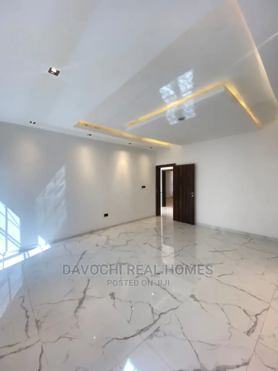 5bdrm Duplex in Lekki County for Sale in Lekki
