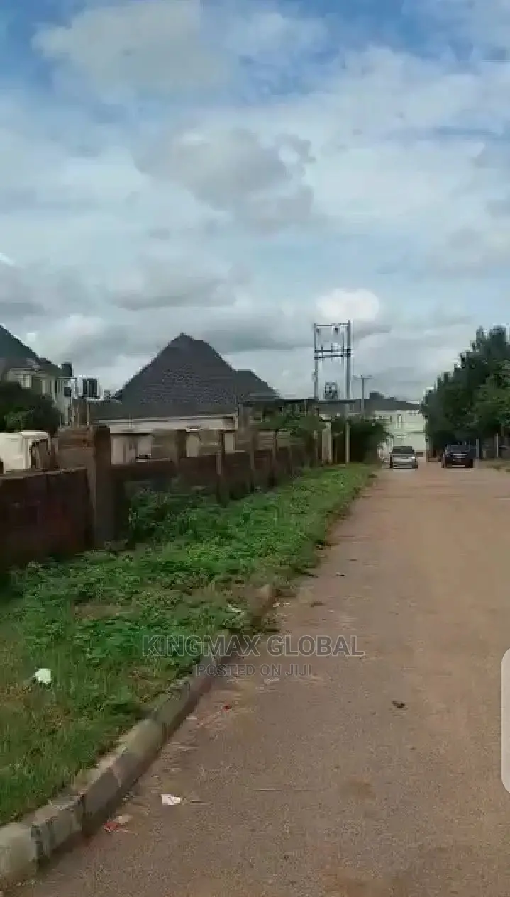 *Hot DISTRESSED* Sale: A Flat Fence and Gated Residential in Katampe Extension
