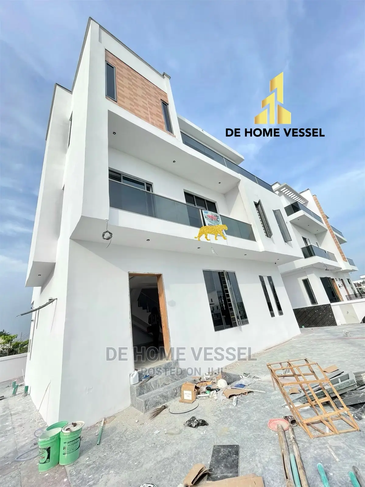 5bdrm Duplex in Chevron for Sale in Chevron