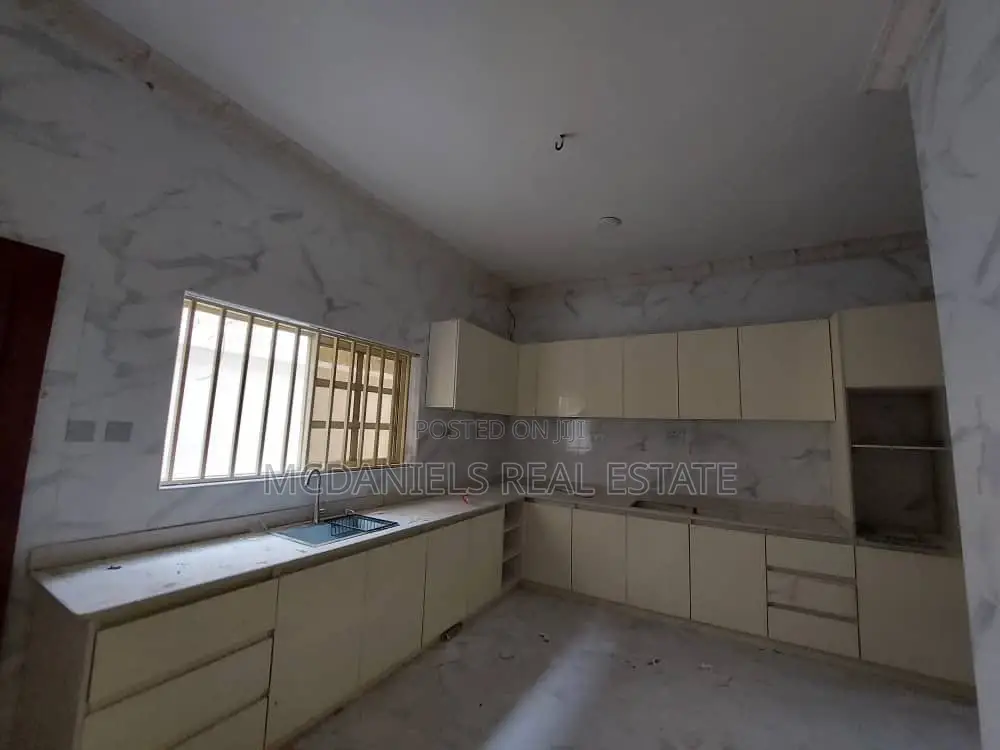 4bdrm Duplex in Lekki Phase 1 for rent in Lekki Phase 1