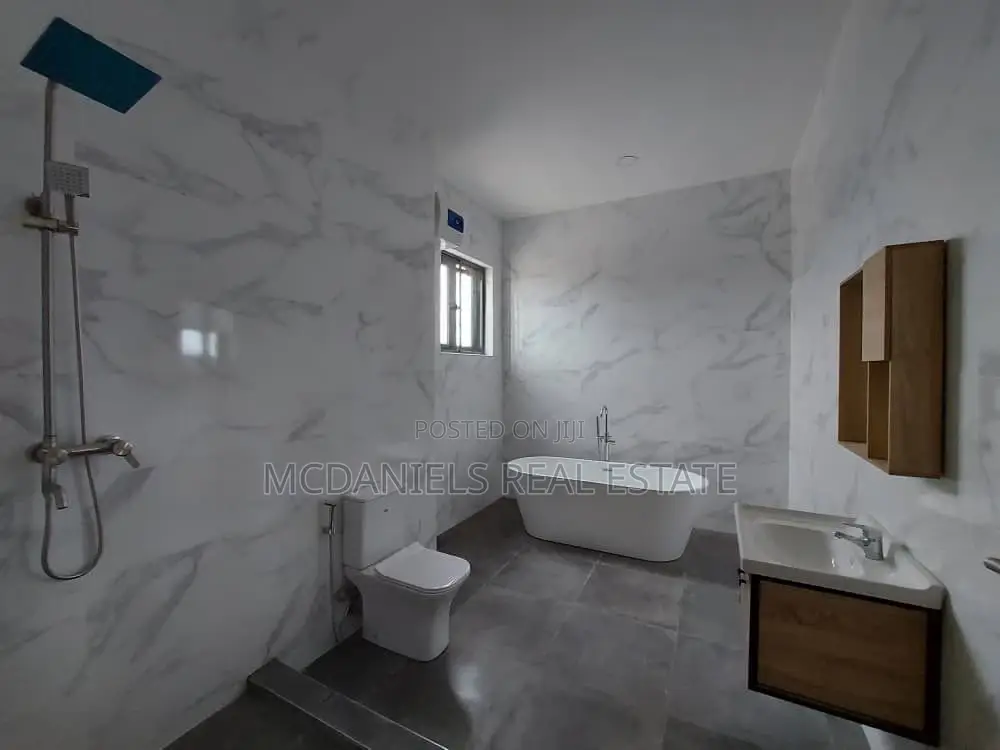 4bdrm Duplex in Lekki Phase 1 for rent in Lekki Phase 1