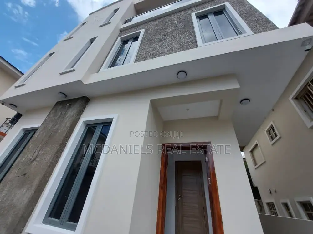 4bdrm Duplex in Lekki Phase 1 for rent in Lekki Phase 1