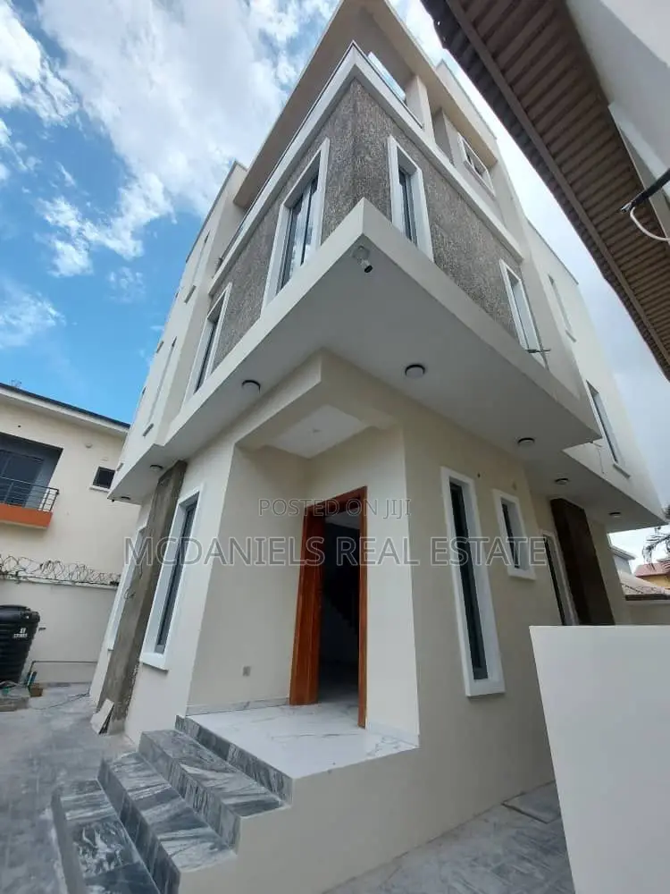 4bdrm Duplex in Lekki Phase 1 for rent in Lekki Phase 1