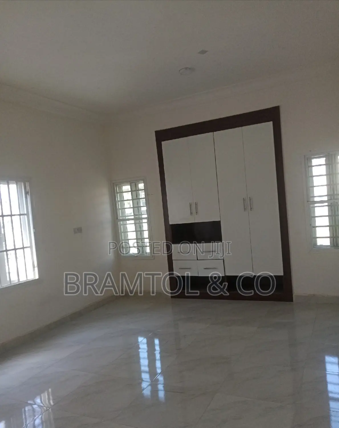 3bdrm Block of Flats in Plus Bq, Jahi for sale in Jahi