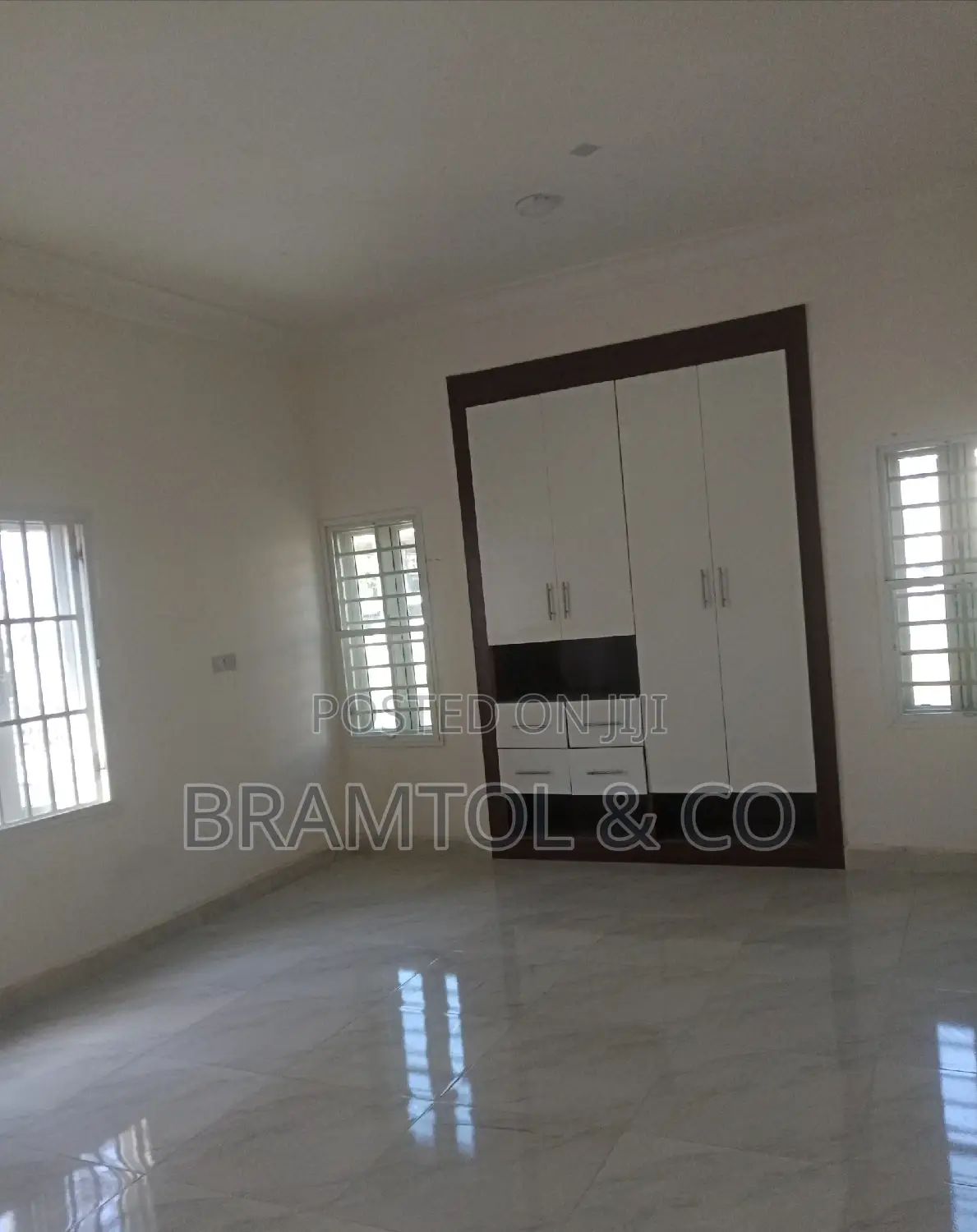 3bdrm Block of Flats in Plus Bq, Jahi for sale in Jahi