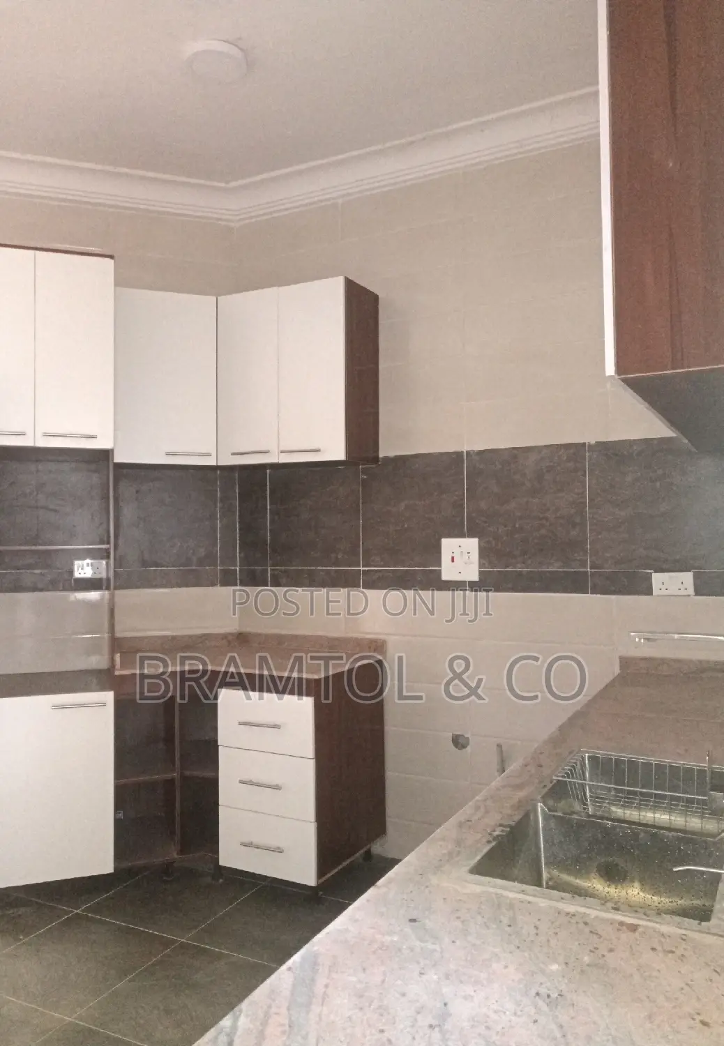3bdrm Block of Flats in Plus Bq, Jahi for sale in Jahi