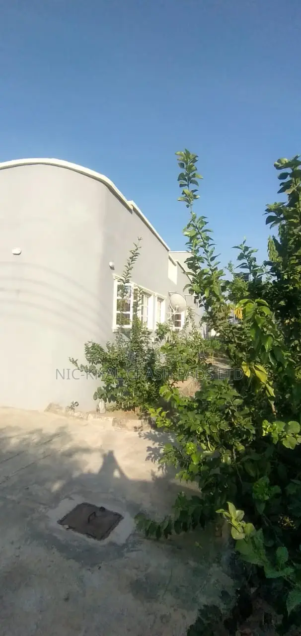6bdrm Maisonette in Navy Estate Karshi for Sale in Karshi