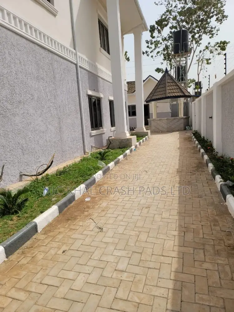 6bdrm Maisonette in Navy Estate Karshi for Sale in Karshi