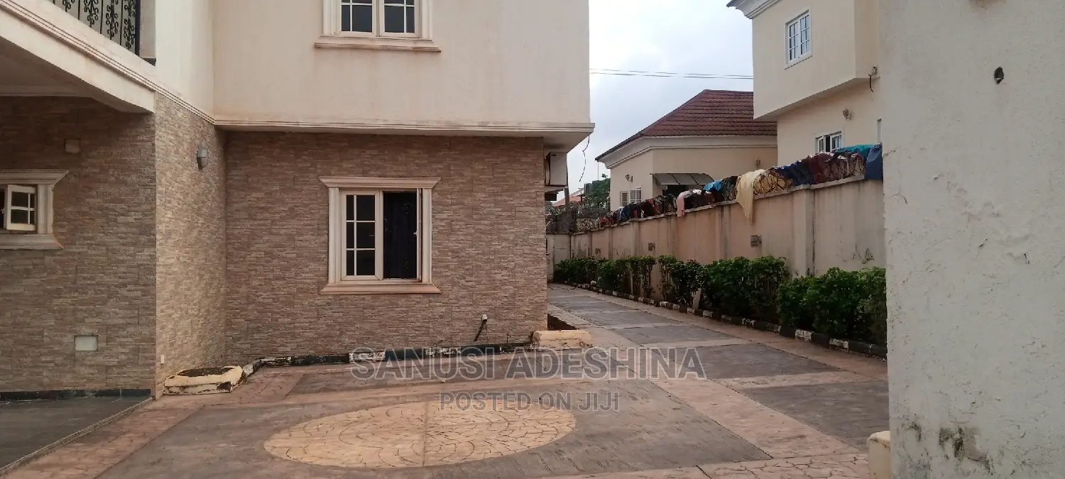 4bdrm Duplex in Gwarimpa Estate Fct, Gwarinpa for sale in Gwarinpa