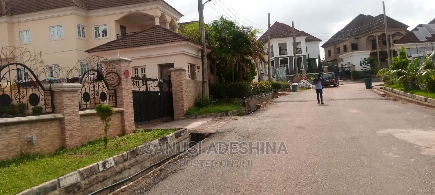 4bdrm Duplex in Gwarimpa Estate Fct, Gwarinpa for sale in Gwarinpa