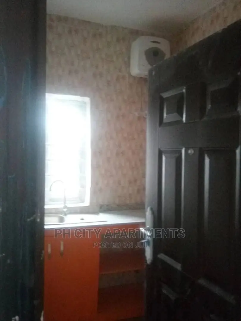 Furnished 2bdrm Block of Flats in Beverly Edwards, Port-Harcourt in Port-Harcourt