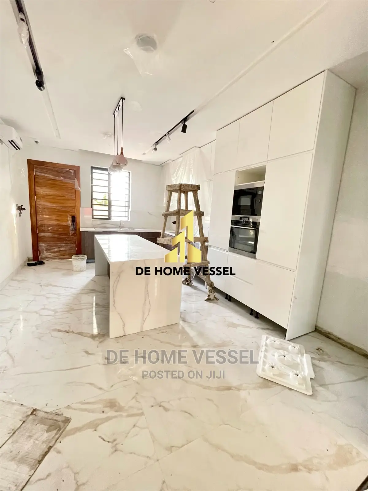 5bdrm Duplex in Lekki Phase 1 for Sale in Lekki Phase 1