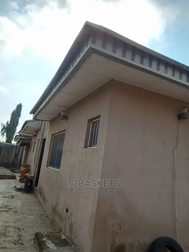Furnished 10bdrm Block of Flats in Papa Ibafo, Obafemi-Owode for sale in Obafemi-Owode