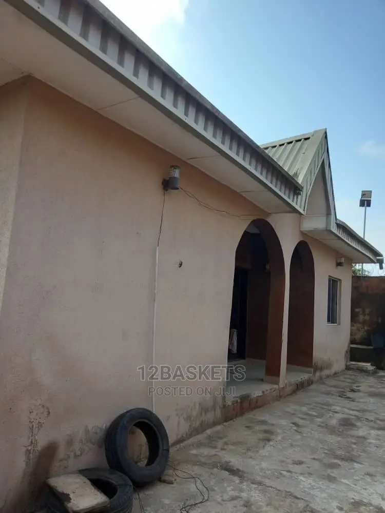 Furnished 10bdrm Block of Flats in Papa Ibafo, Obafemi-Owode for sale in Obafemi-Owode