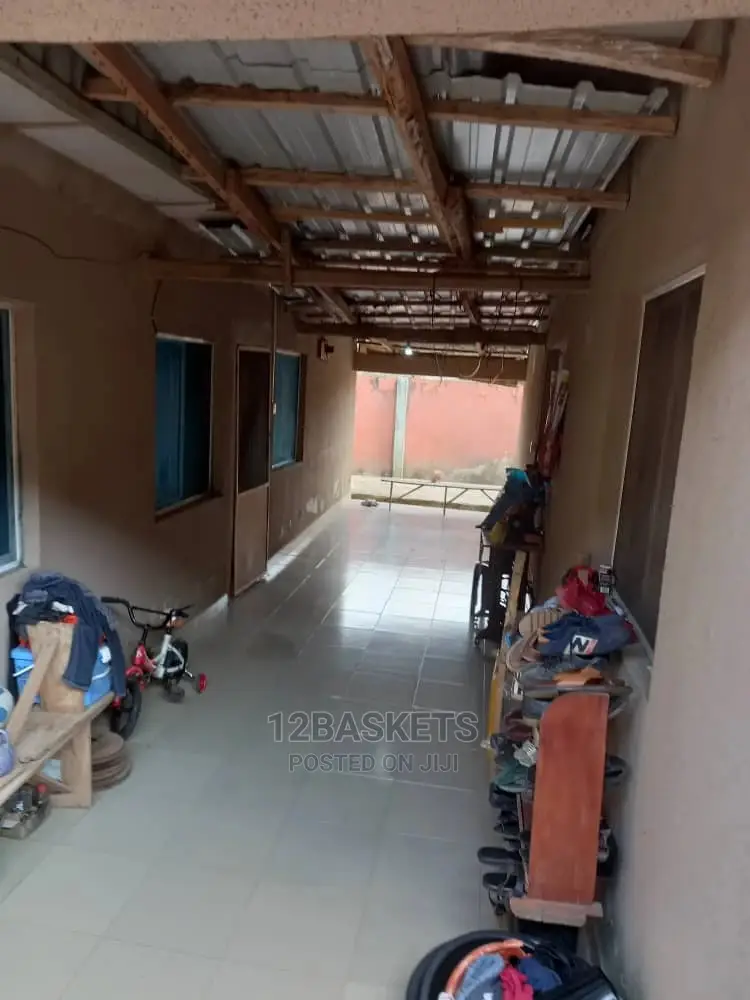 Furnished 10bdrm Block of Flats in Papa Ibafo, Obafemi-Owode for sale in Obafemi-Owode