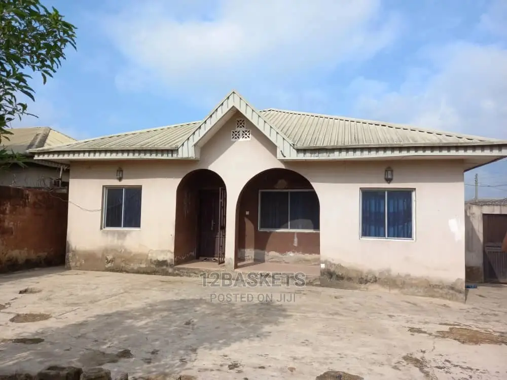 Furnished 10bdrm Block of Flats in Papa Ibafo, Obafemi-Owode for sale in Obafemi-Owode