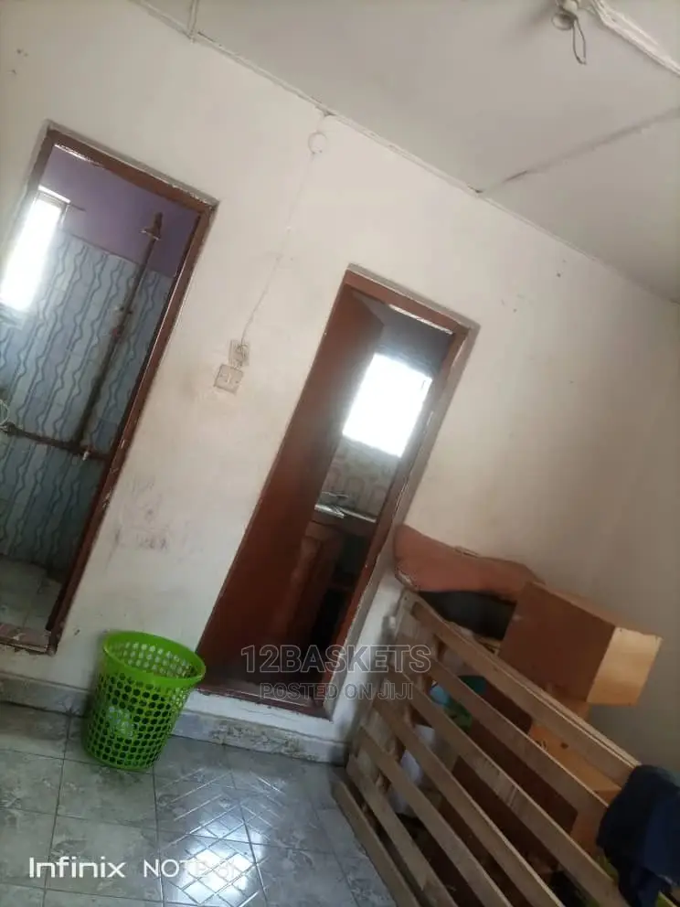Furnished 10bdrm Block of Flats in Papa Ibafo, Obafemi-Owode for sale in Obafemi-Owode
