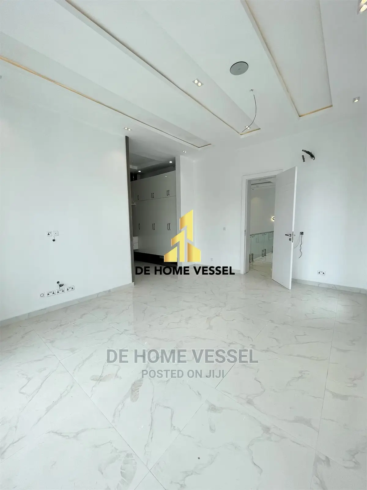 5bdrm Duplex in Osapa London for Sale in Osapa london