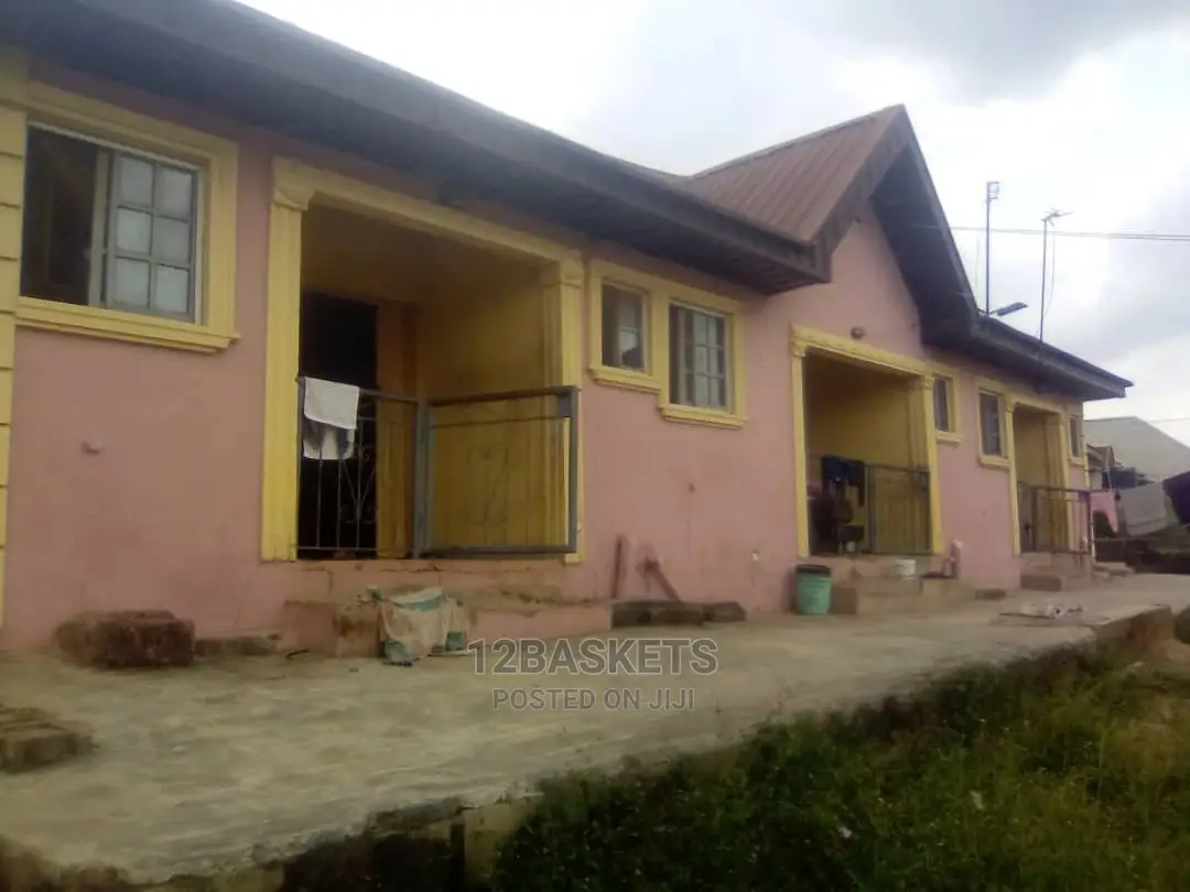 Furnished 10bdrm Block of Flats in Igodo, Obafemi-Owode for sale in Obafemi-Owode