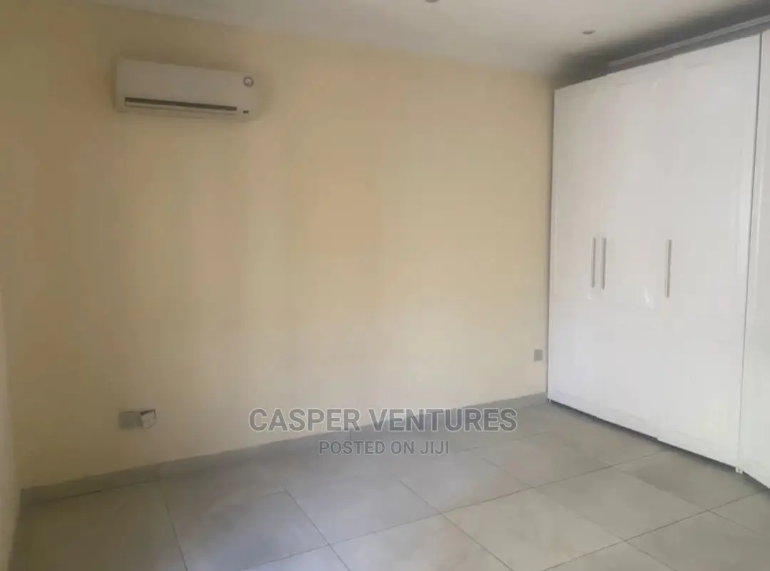 4bdrm Shared Apartment in Chevron for rent in Chevron