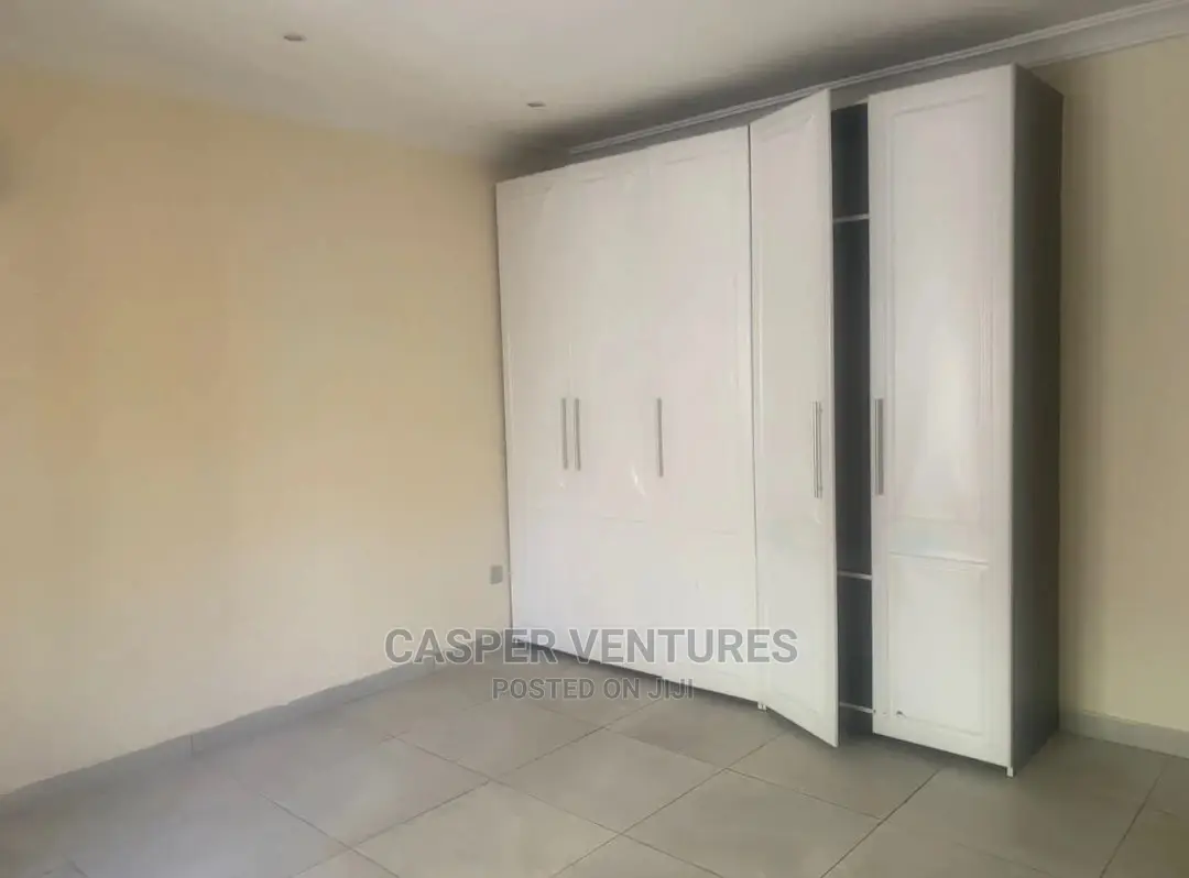 4bdrm Shared Apartment in Chevron for rent in Chevron