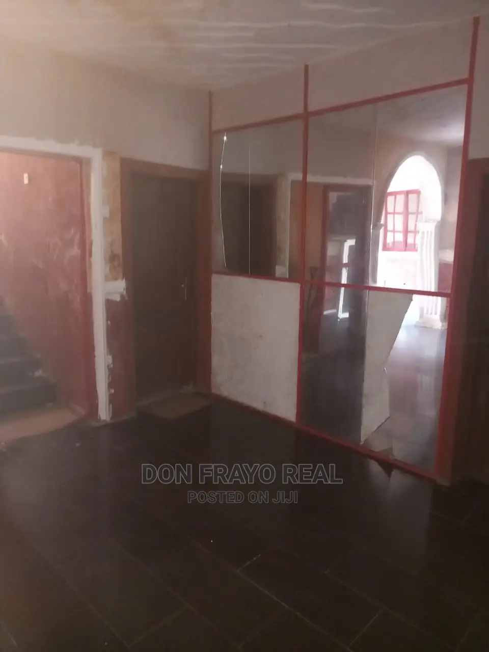 30 Rooms Self-Con Building Suitable for Hotel,Sch,Hosp 4sale in Old Bodija