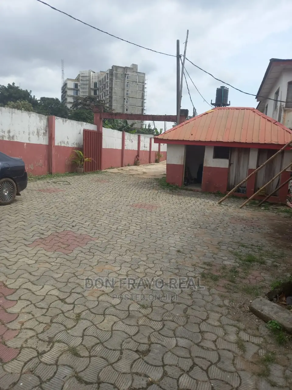 30 Rooms Self-Con Building Suitable for Hotel,Sch,Hosp 4sale in Old Bodija