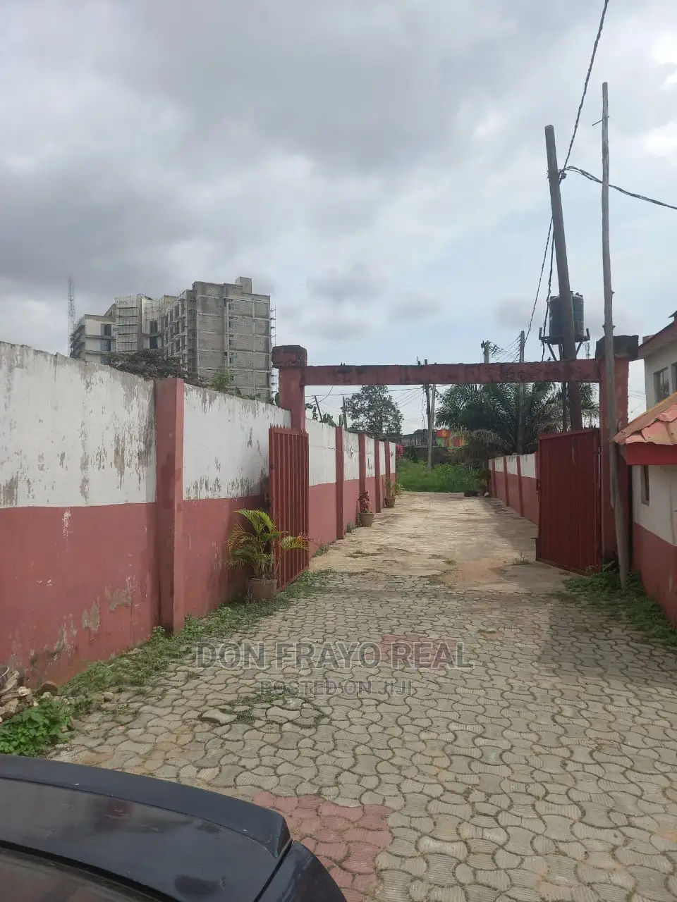 30 Rooms Self-Con Building Suitable for Hotel,Sch,Hosp 4sale in Old Bodija