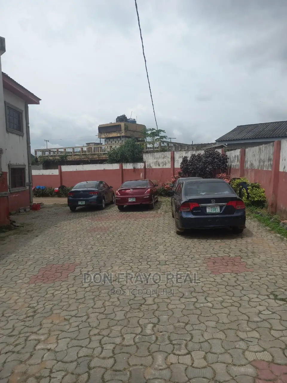 30 Rooms Self-Con Building Suitable for Hotel,Sch,Hosp 4sale in Old Bodija